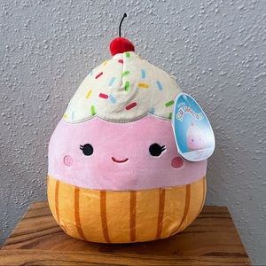 Squishmallow Clara the Cupcake 8”